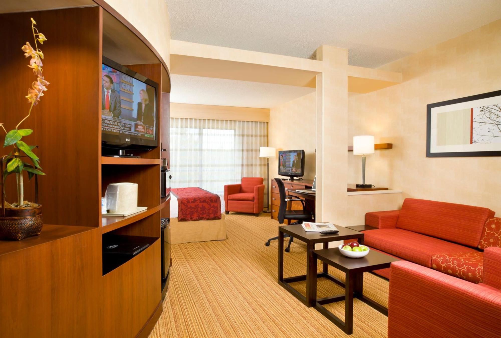 Courtyard Philadelphia/Langhorne Hotel Exterior foto