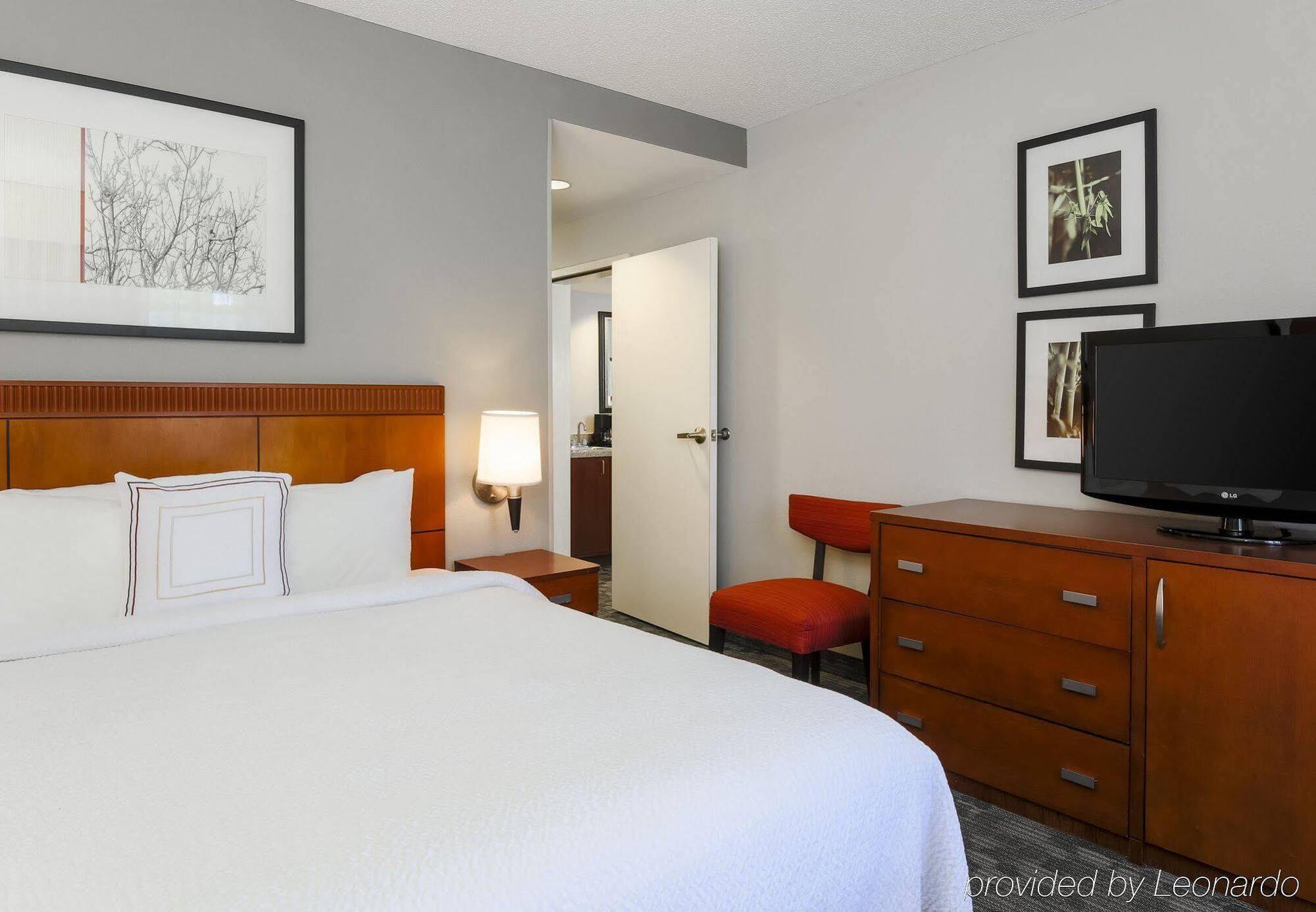 Courtyard Philadelphia/Langhorne Hotel Exterior foto