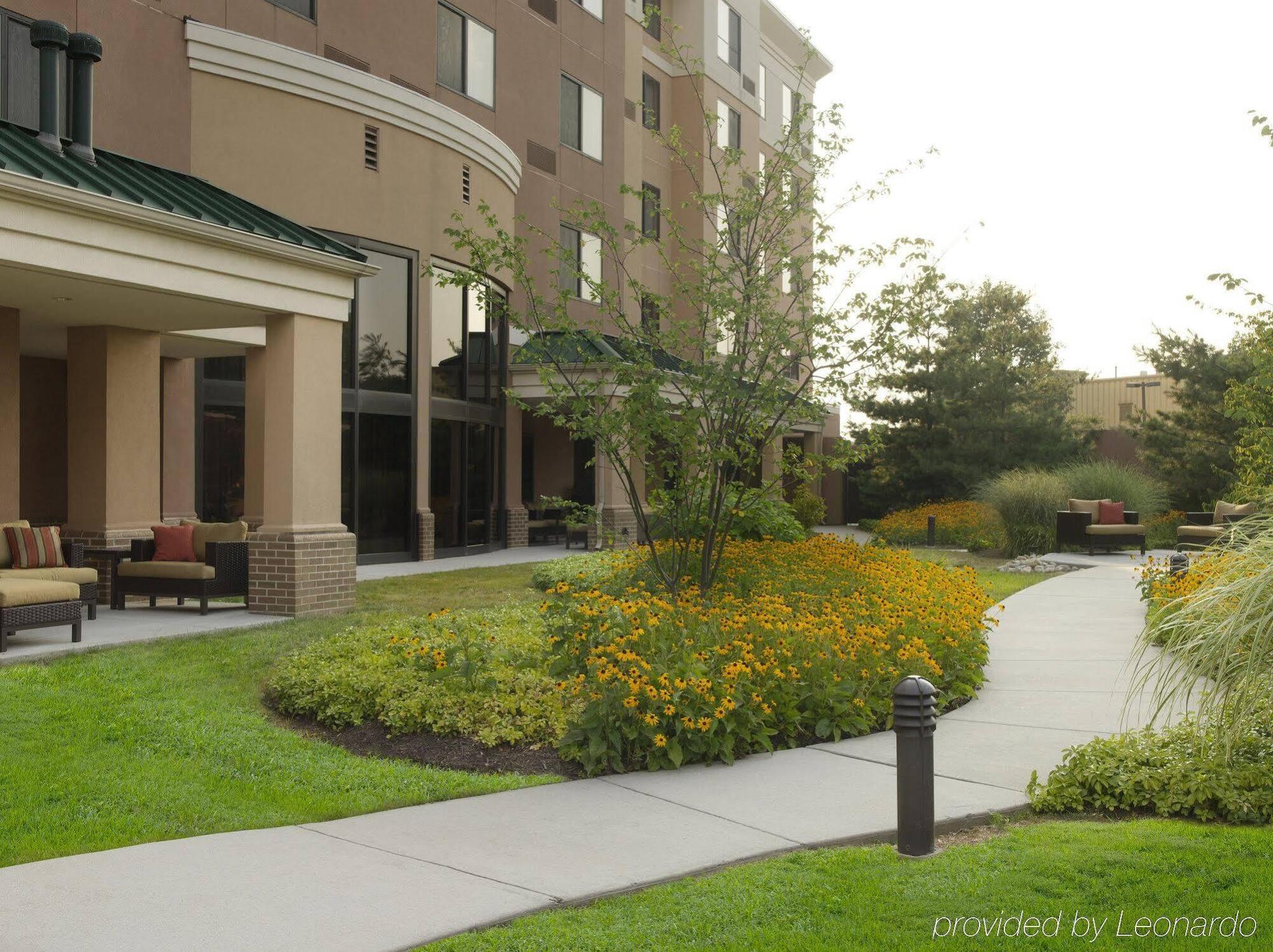Courtyard Philadelphia/Langhorne Hotel Exterior foto